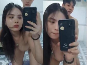 Em sinh viên kính cận lộ clip sex tự quay với anh yêu
